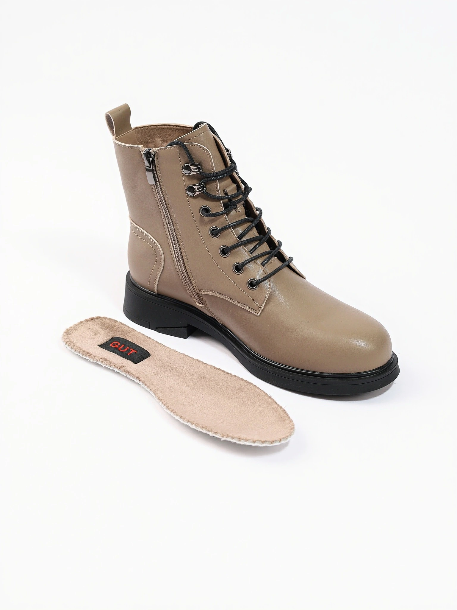 Ботинки-дерби бежевого цвета из натуральной кожи